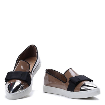 Schlüpfen Sie mit einem lackierten Zeh in Khaki Barbara-Footwear