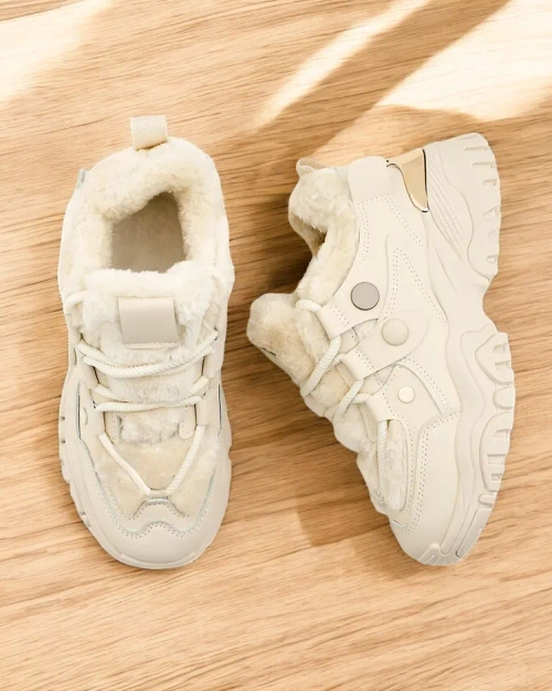 Жіночі модні кросівки з утепленням Royalfashion Poriomo