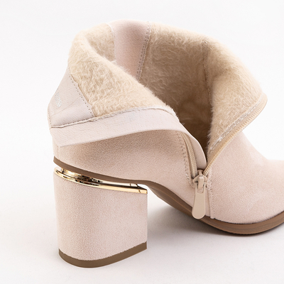 Klassischer beige Damenstiefel an der Asya Post - Schuhe
