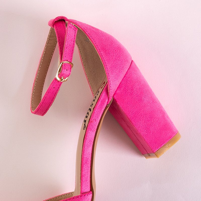 Neonrosa Damensandalen auf dem Luxuriance Post - Footwear