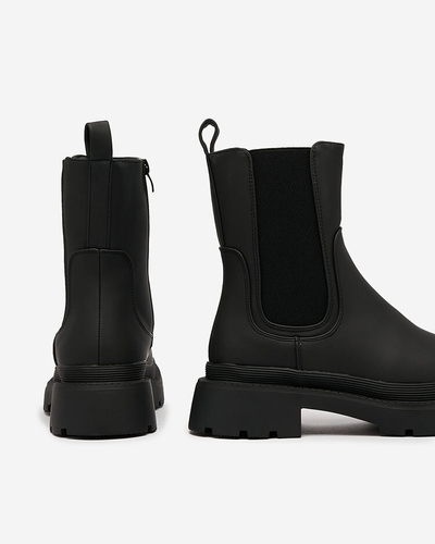 Royalfashion Schwarze matte Damenstiefel Tavebra mit flachem Absatz