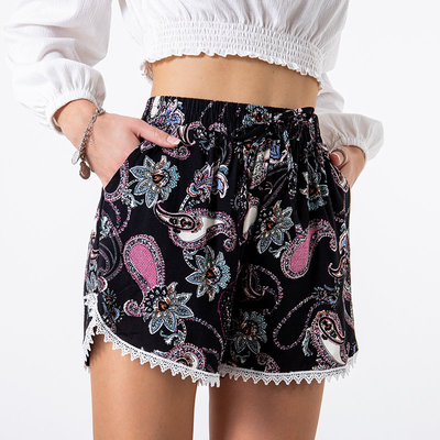 Schwarze Shorts für Frauen mit bunten Blumen - Kleidung