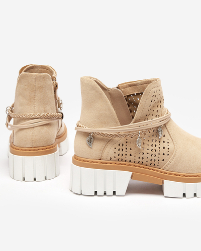 Durchbrochene beige Damenstiefel mit Versi-Dekorationen - Schuhe