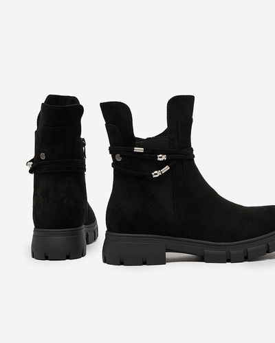 Royalfashion Schwarze Damenstiefel mit Zierriemen Dafflo