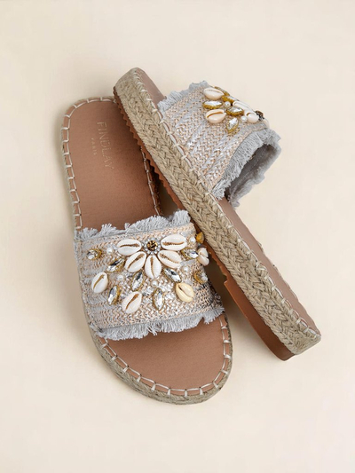 Damen Sandalen Perseida Royalfashion silber mit Muscheln auf flacher Sohle