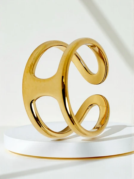 Dolce Vita Armreif-Armband mit dekorativen Charms