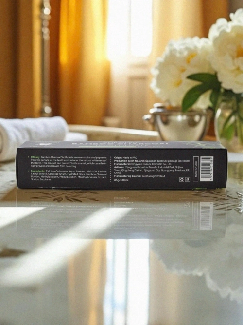 Відбілююча зубна паста з бамбуковим вугіллям