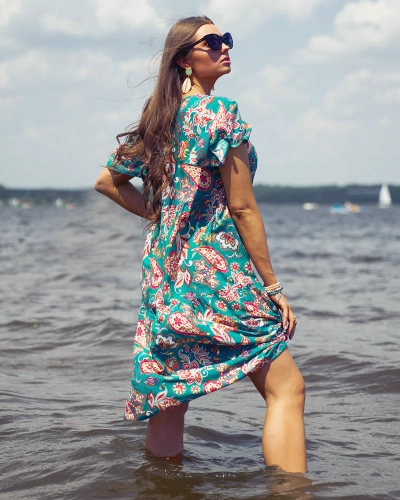 Royalfashion Grünes Damenkleid mit buntem Blumenmuster
