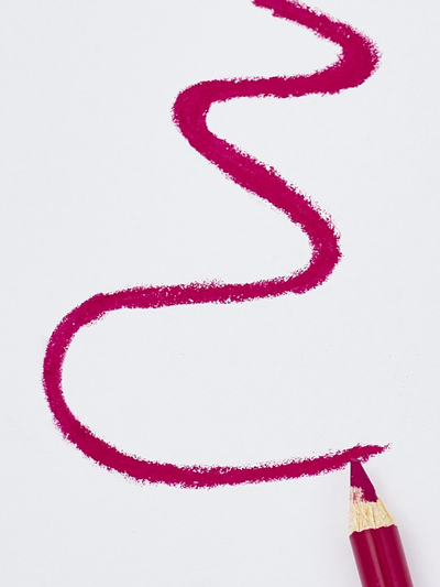 Lippenkonturenstift mit Spitzer in der Farbe Weinrot