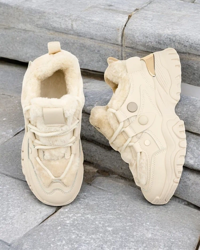 Жіночі модні кросівки з утепленням Royalfashion Poriomo