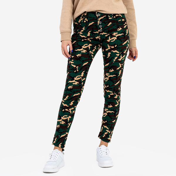 Gerade Camohose für Damen. Bekleidung