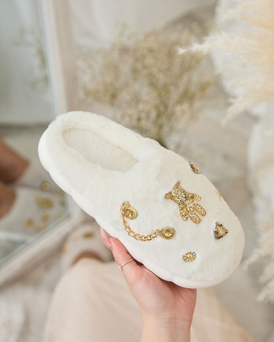 Royalfashion Weiße Damenpelzpantoffeln mit Ornamenten Erserra