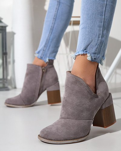 Hellgraue Damenstiefeletten mit Cintura-Ausschnitten - Schuhe
