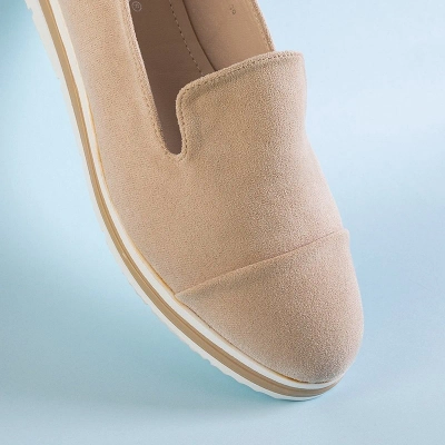 OUTLET Beige Mokassins für Damen auf einem niedrigen Keil Dardariel - Schuhe