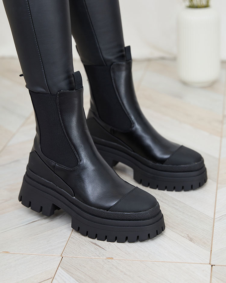 Royalfashion Damenstiefel mit flachem Absatz in Schwarz Neyda