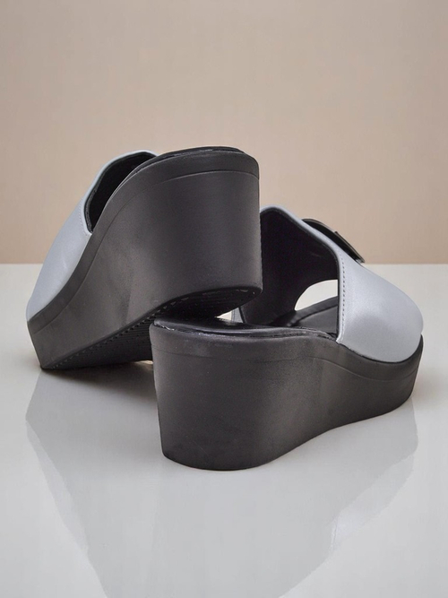 Royalfashion Жіночі босоніжки на танкетці Elira