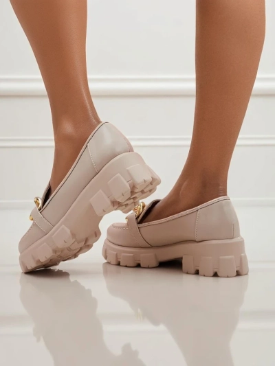 Damen Loafers beige Callista mit Kette, flacher Absatz, Öko-Leder