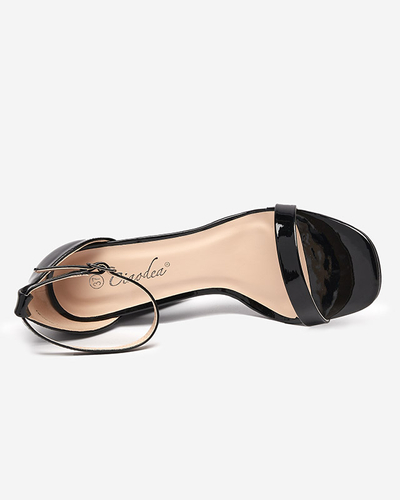 Schwarze Damensandalen auf dem Pfosten von Whopso - Schuhe