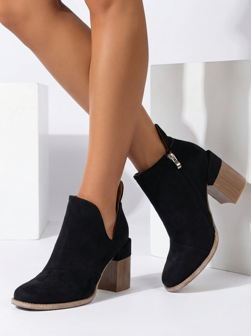 Чорні жіночі ботильйони з вирізами Plinara