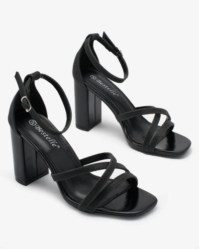 Royalfashion Glänzende Damen-Post-Sandalen in schwarz Sabeff