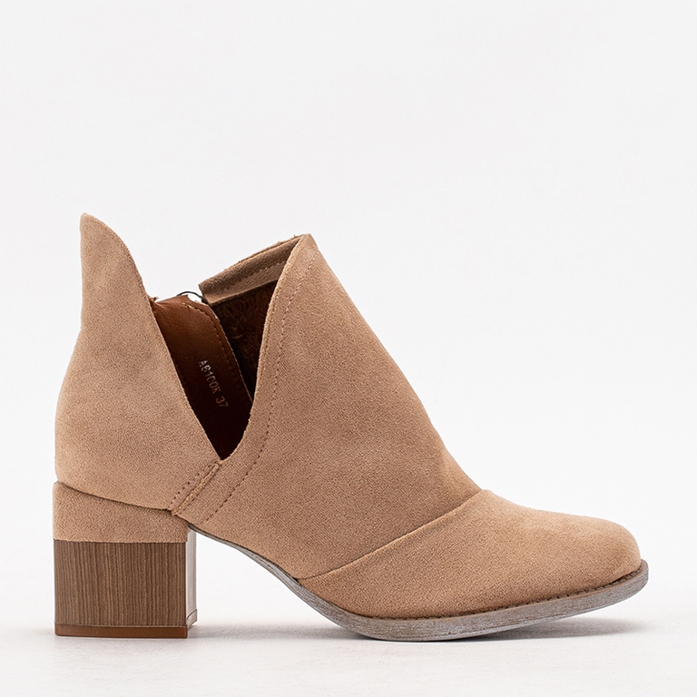 Hellbraune Damen-Isolierstiefel am Karela Pfosten - Schuhe