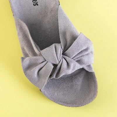 OUTLET Hellgraue Damenpantoffeln mit Schleife Alanza - Schuhe