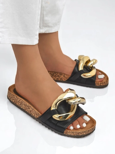 Sommerliche Ariadne Royalfashion Pantoletten mit großer goldener Kette, schwarzes Leder