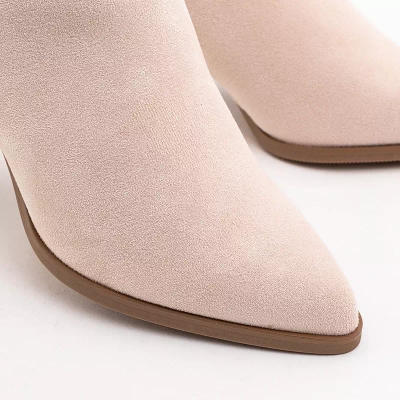 OUTLET Klassische beige Damenstiefel auf dem Asya Post - Schuhe