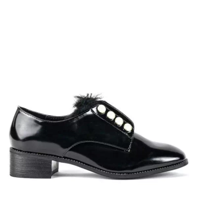 OUTLET Чорне взуття з перлами Nessi - Взуття