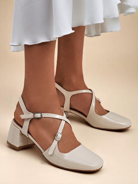 Royalfashion Damenpumps mit niedrigem Absatz und dekorativen Riemen Lollita