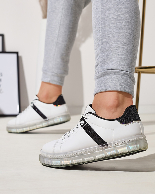 Жіночі спортивні кросівки білого кольору з чорними вставками Asxa- Footwear