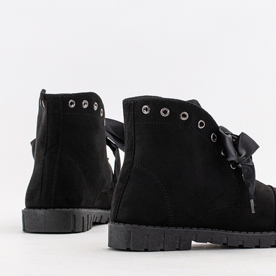 Чорні жіночі черевики з оздобленням Segadi