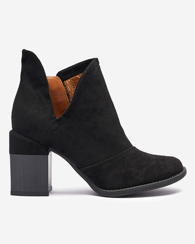 Damenstiefel am Pfosten mit Ausschnitten in Schwarz. Encura- Footwear