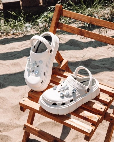 Royalfashion Weiße durchbrochene Damen-Flip-Flops mit Zirkonia-Verzierungen Afuccia