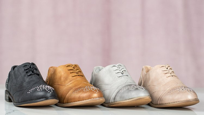 Rosa Schuhe mit flachen Absätzen und Nasennieten - Schuhe 1