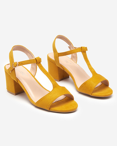 Senffarbene Öko-Wildleder-Sandalen für Damen auf dem Pfosten Asofu Footwear