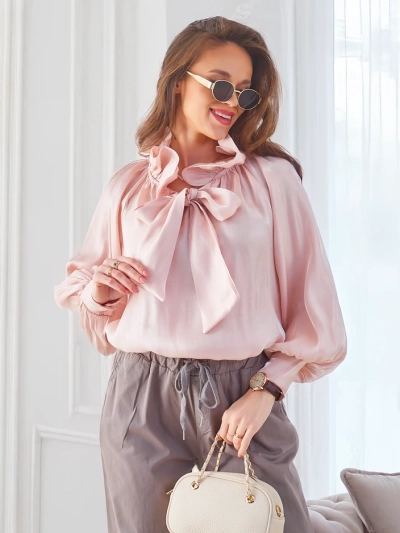 Royalfashion Schimmernde Damenbluse mit dekorativem Kragen