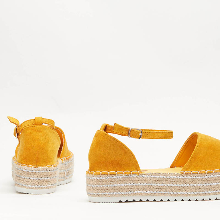 Gelbe Damensandalen a'la espadrilles auf der Indira-Plattform - Schuhe