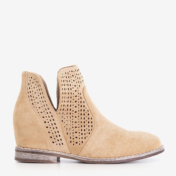 Braune Stiefel auf einem Indoor-Keil a'la Cowboystiefel Besiks- Footwear