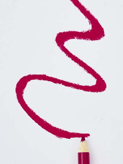 Lippenkonturenstift mit Spitzer in der Farbe Stunna Red