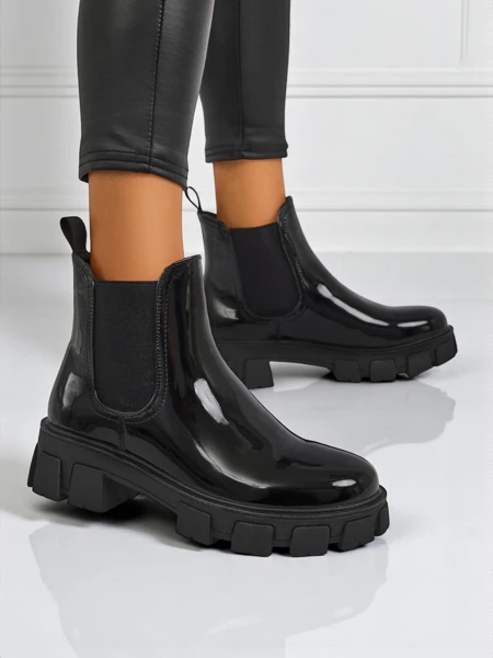 Royalfashion Stiefeletten mit massiver Sohle aus lackiertem Öko-Leder Calista Weide