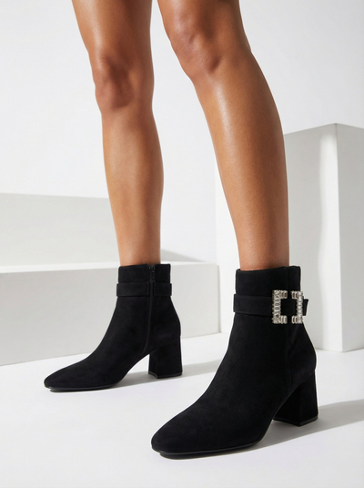 Royalfashion Schwarze Damenstiefel mit niedrigem Stöckelabsatz Masemart