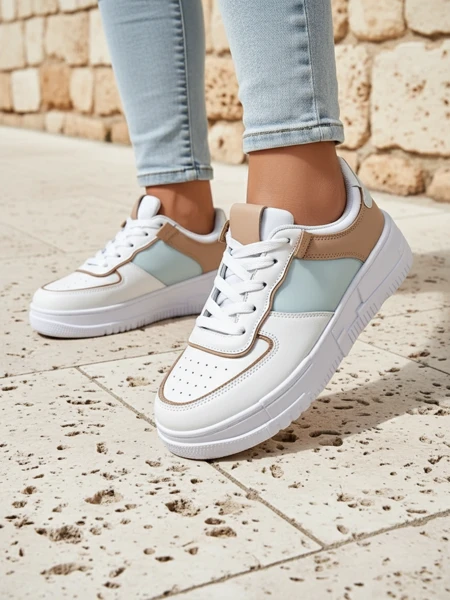 Damen-Sneakers Aristea Azzurro aus Öko-Leder mit flacher 4 cm Sohle