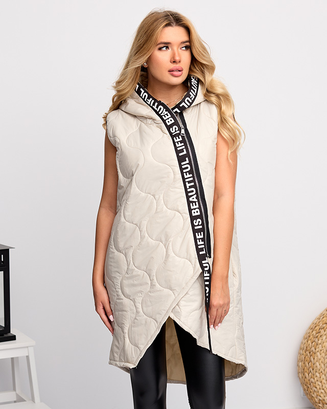 Beige lange Steppweste mit Aufschriften - Kleidung