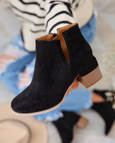 Royalfashion Schwarzer Damenstiefel mit Ausschnitt Geransa