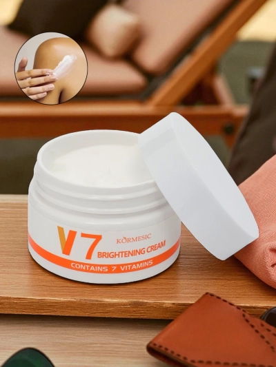 Illuminierende Gesichtscreme mit einem Komplex aus 7 Vitaminen