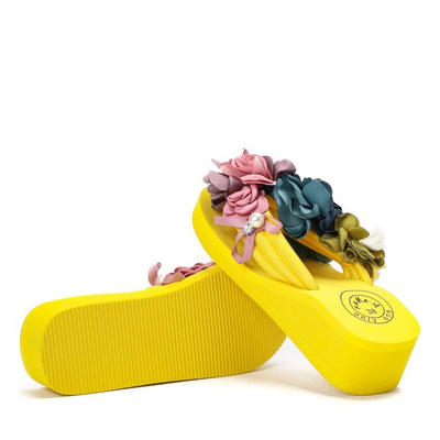 Gelbe Keilpantoffeln mit Parri-Blumen - Schuhe