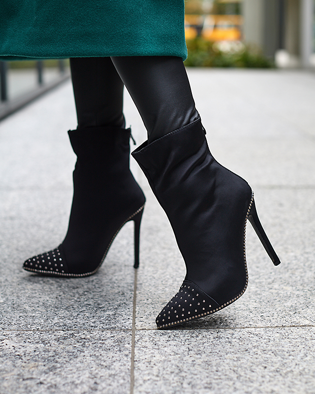 Schwarze, mit Strasssteinen verzierte Stöckelschuhe Scirrle- Footwear