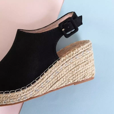 OUTLET Schwarze Damensandalen mit Keilabsatz Lorala - Schuhe