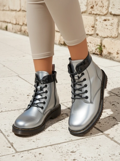 Damen Stiefeletten Silber Celestina Eco Lackleder mit Reißverschluss